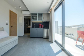 Sky-High Central Penthouse w. Stunning Views - 04